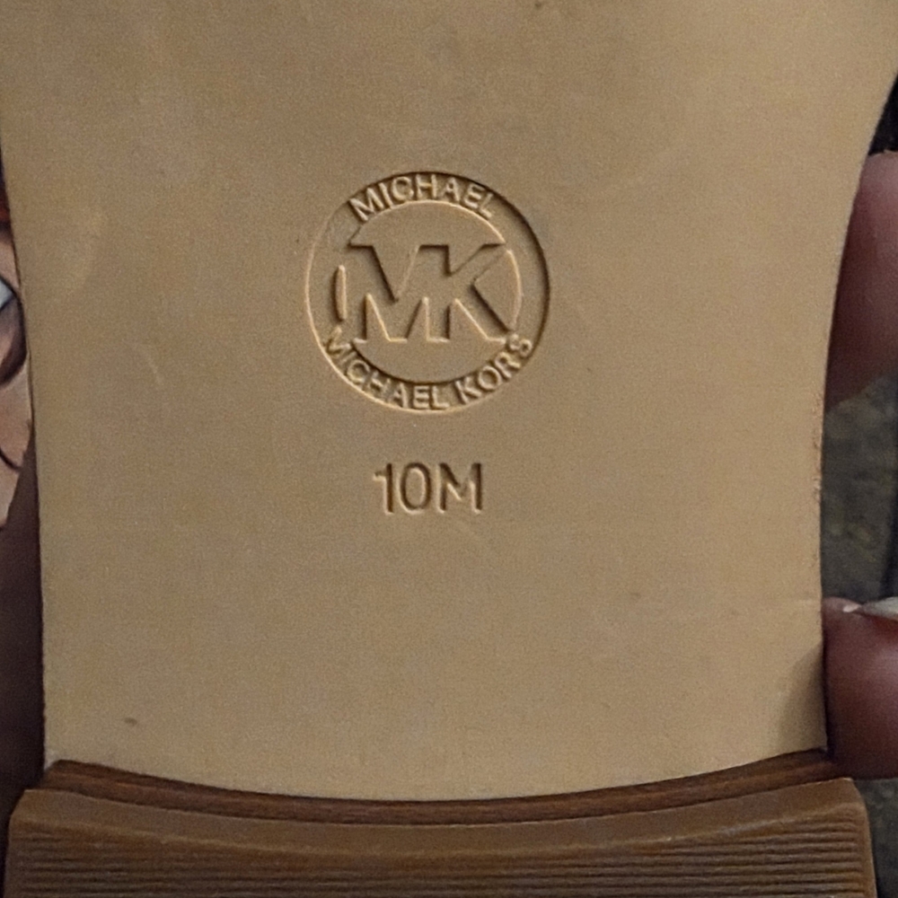 Beautiful! Michael Kors Brown Slide Sandals with Gold Logo - Picture 3 of 6